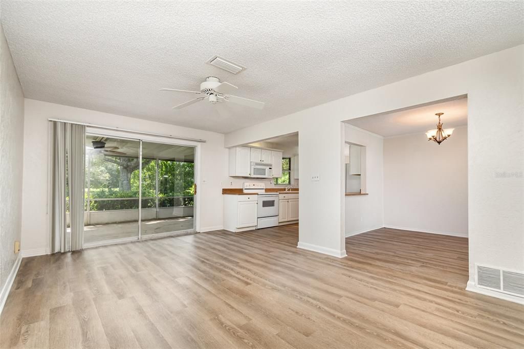 Active With Contract: $285,000 (3 beds, 2 baths, 1556 Square Feet)