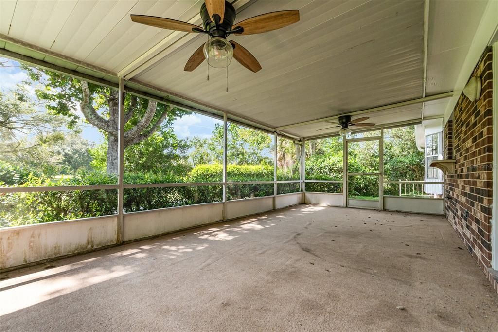 Active With Contract: $285,000 (3 beds, 2 baths, 1556 Square Feet)