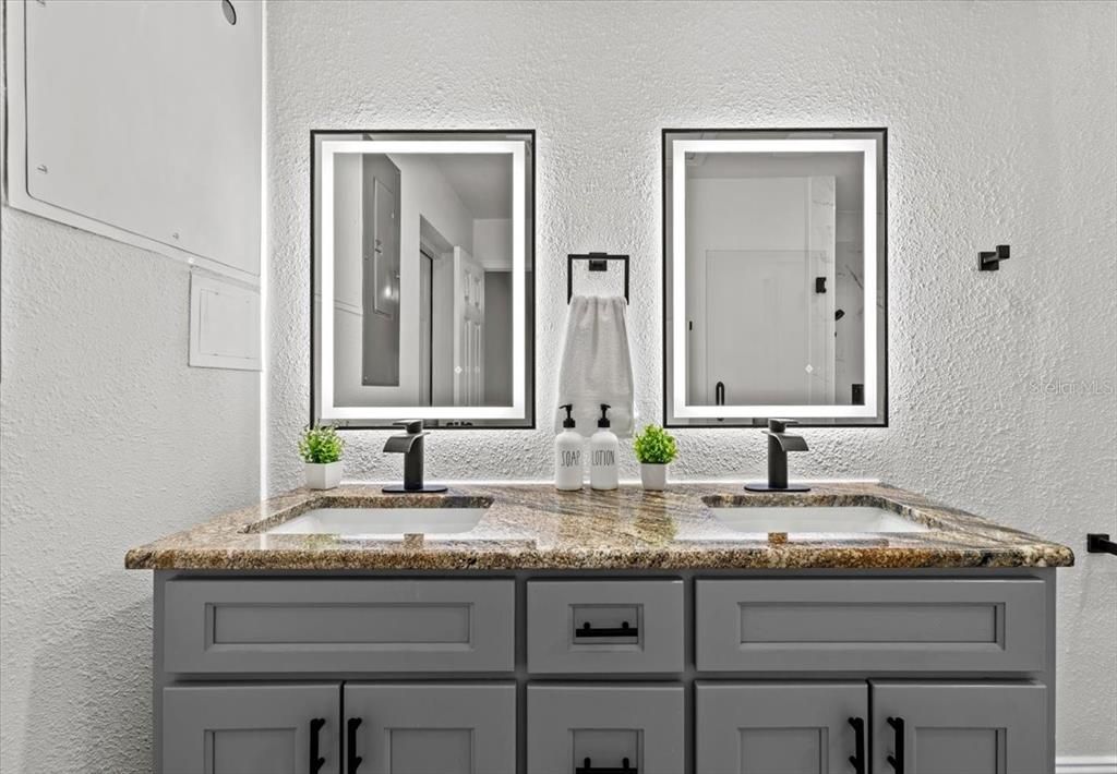 Active With Contract: $3,200 (4 beds, 3 baths, 1333 Square Feet)