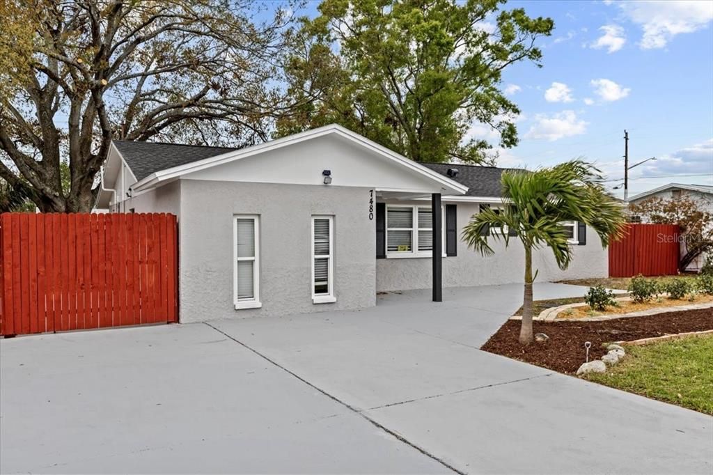 Active With Contract: $3,200 (4 beds, 3 baths, 1333 Square Feet)