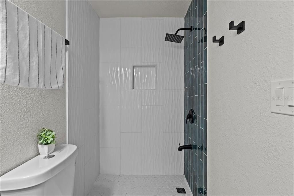 Active With Contract: $3,200 (4 beds, 3 baths, 1333 Square Feet)