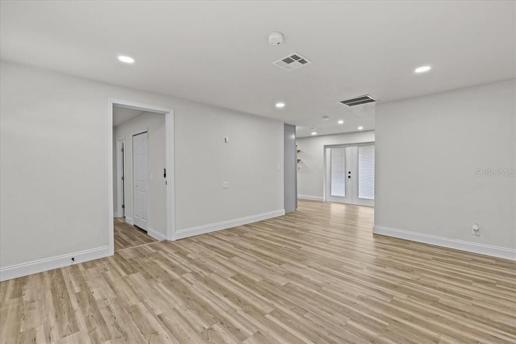 Active With Contract: $3,200 (4 beds, 3 baths, 1333 Square Feet)