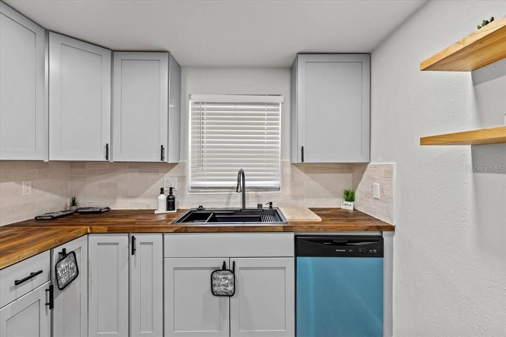 Active With Contract: $3,200 (4 beds, 3 baths, 1333 Square Feet)