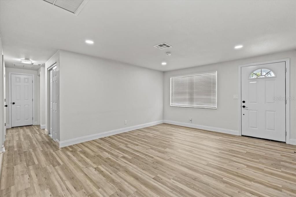 Active With Contract: $3,200 (4 beds, 3 baths, 1333 Square Feet)