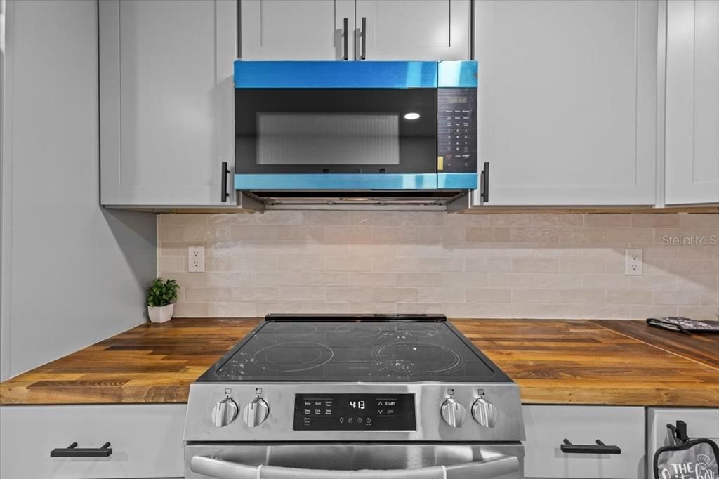 Active With Contract: $3,200 (4 beds, 3 baths, 1333 Square Feet)