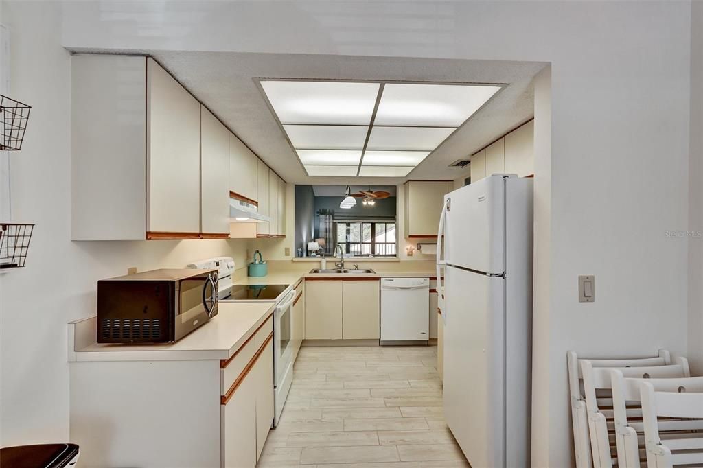 For Sale: $289,000 (2 beds, 2 baths, 1178 Square Feet)