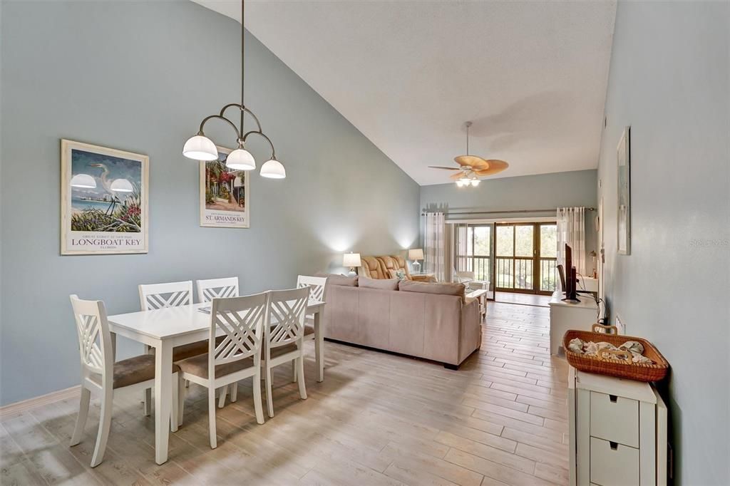 For Sale: $289,000 (2 beds, 2 baths, 1178 Square Feet)