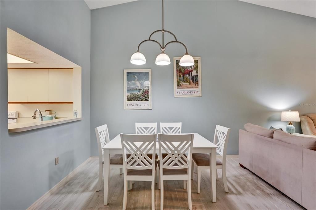 For Sale: $289,000 (2 beds, 2 baths, 1178 Square Feet)