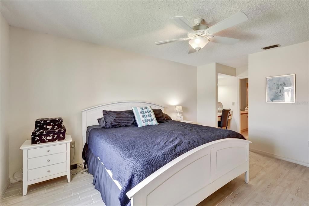 For Sale: $289,000 (2 beds, 2 baths, 1178 Square Feet)