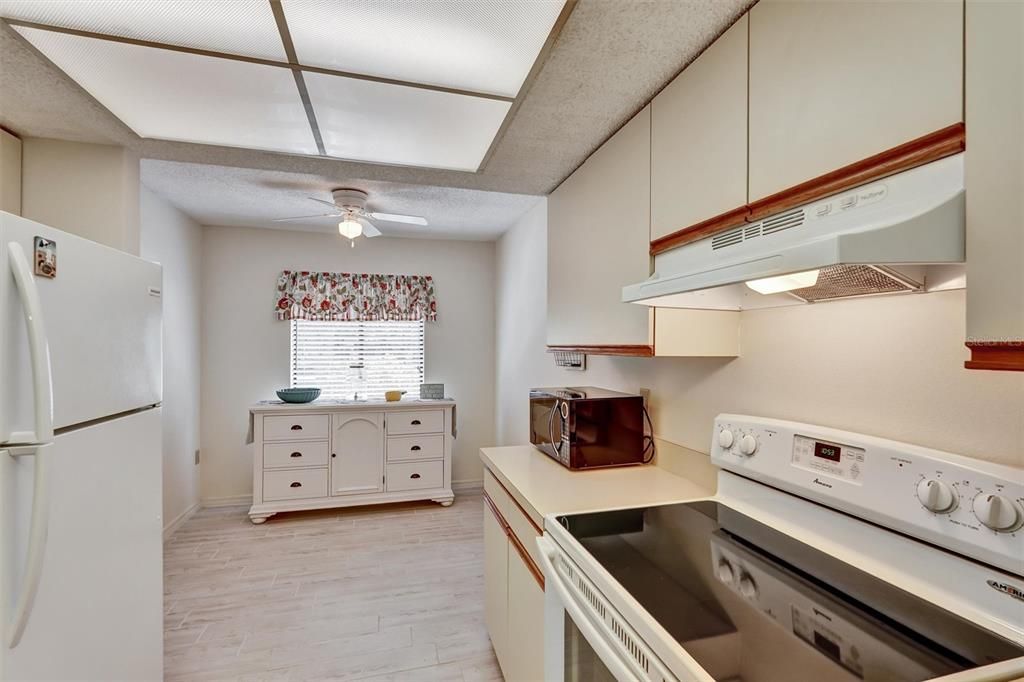 For Sale: $289,000 (2 beds, 2 baths, 1178 Square Feet)