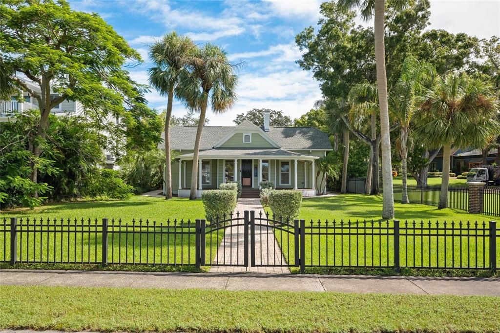 待售: $825,000 (3 贝兹, 2 浴室, 1568 平方英尺)