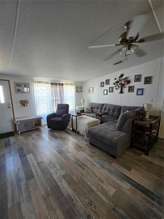 Activo con contrato: $178,800 (3 camas, 2 baños, 1344 Pies cuadrados)