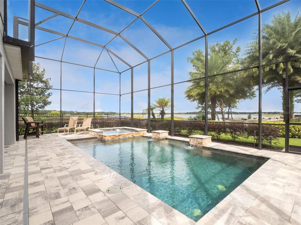 Activo con contrato: $1,045,000 (4 camas, 2 baños, 2817 Pies cuadrados)