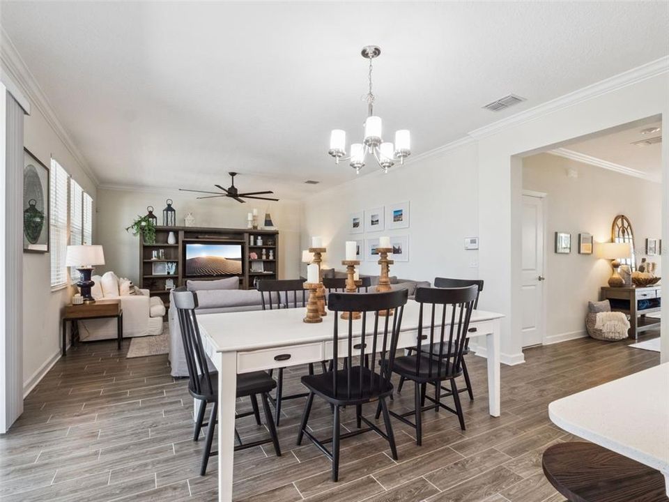 Activo con contrato: $1,045,000 (4 camas, 2 baños, 2817 Pies cuadrados)