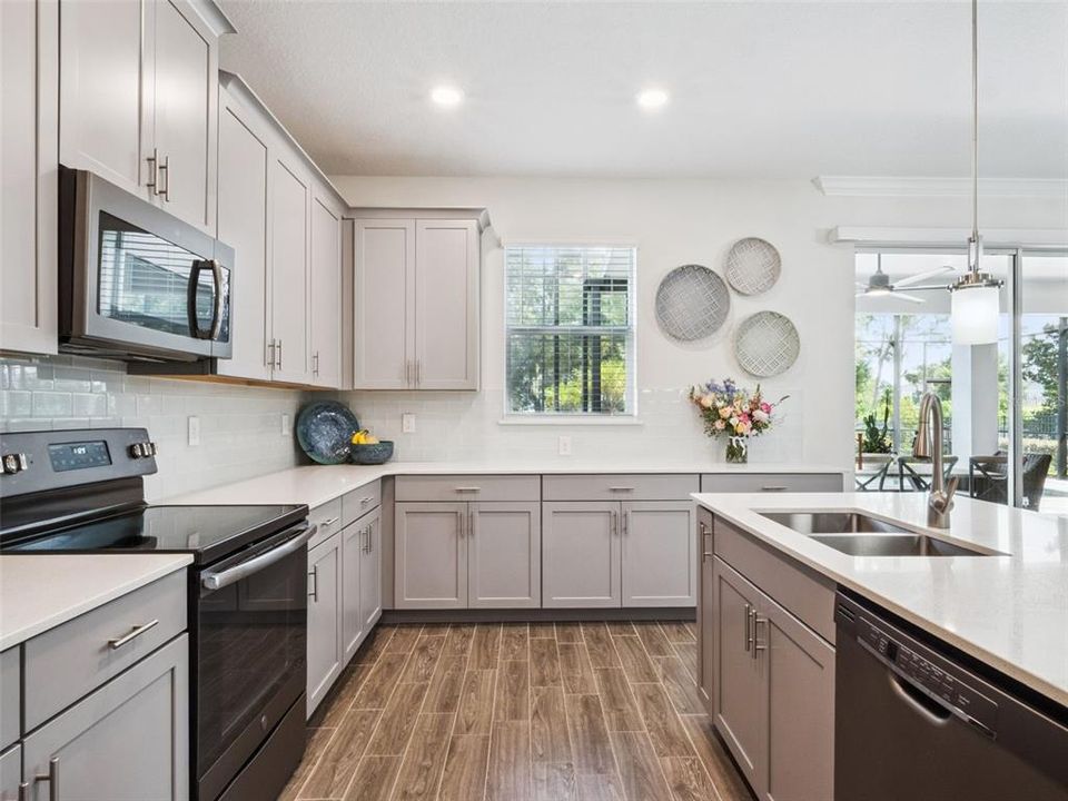 Activo con contrato: $1,045,000 (4 camas, 2 baños, 2817 Pies cuadrados)