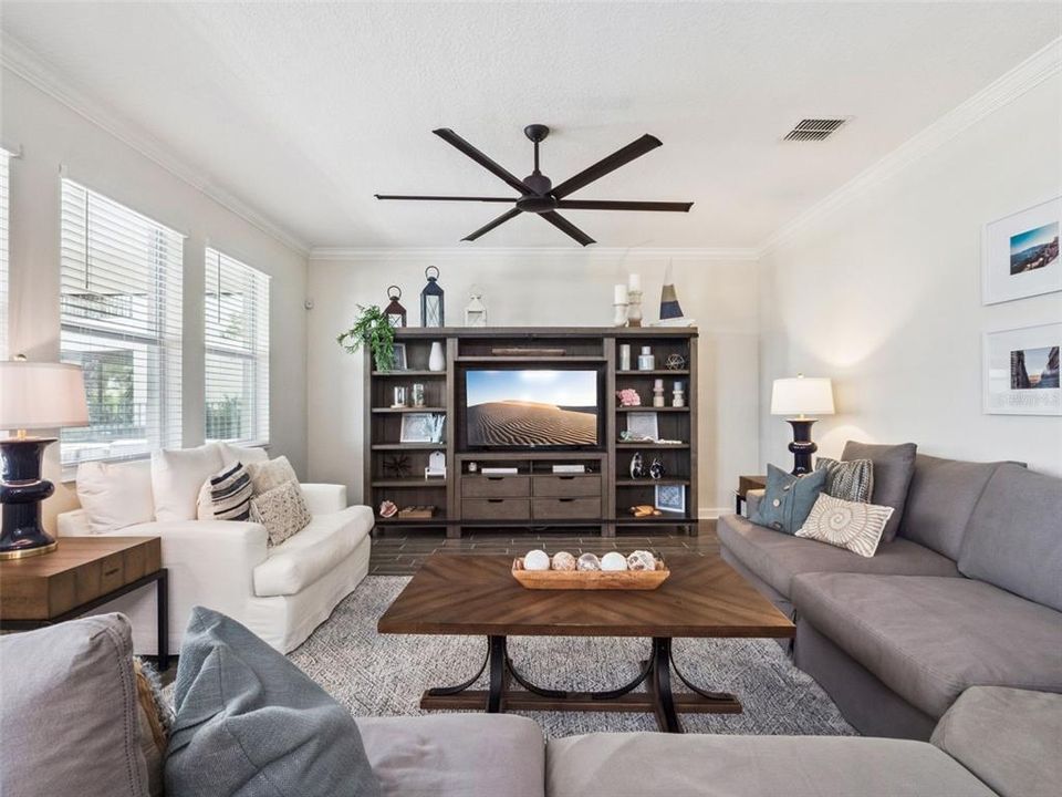 Activo con contrato: $1,045,000 (4 camas, 2 baños, 2817 Pies cuadrados)