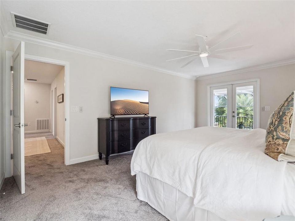 Activo con contrato: $1,045,000 (4 camas, 2 baños, 2817 Pies cuadrados)