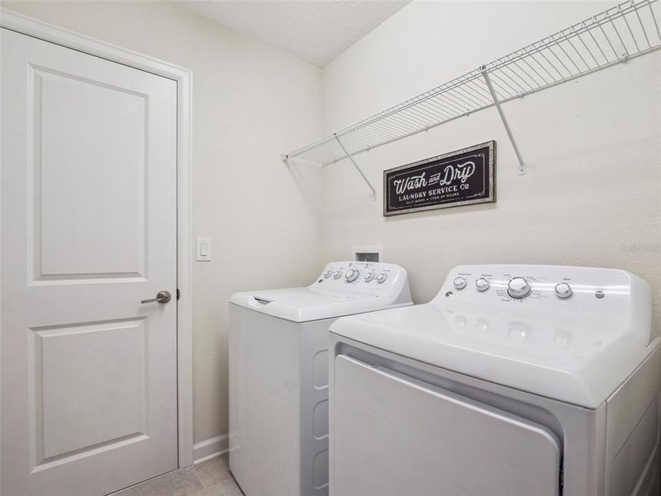 Activo con contrato: $1,045,000 (4 camas, 2 baños, 2817 Pies cuadrados)