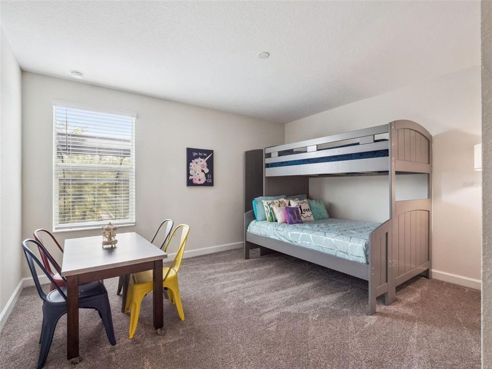 Activo con contrato: $1,045,000 (4 camas, 2 baños, 2817 Pies cuadrados)