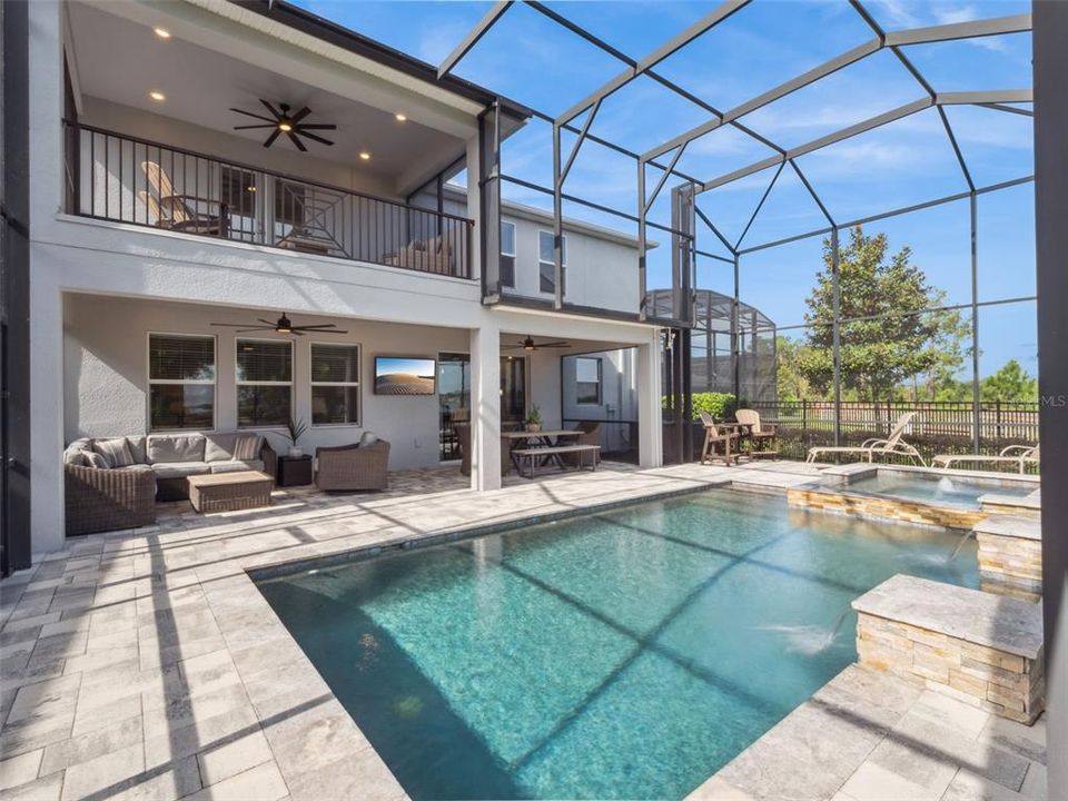 Activo con contrato: $1,045,000 (4 camas, 2 baños, 2817 Pies cuadrados)