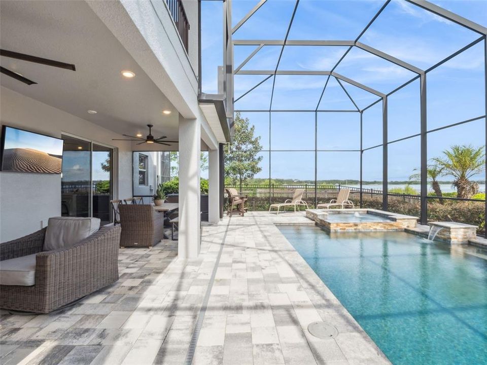 Activo con contrato: $1,045,000 (4 camas, 2 baños, 2817 Pies cuadrados)