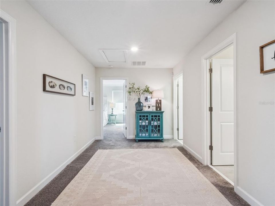 Activo con contrato: $1,045,000 (4 camas, 2 baños, 2817 Pies cuadrados)