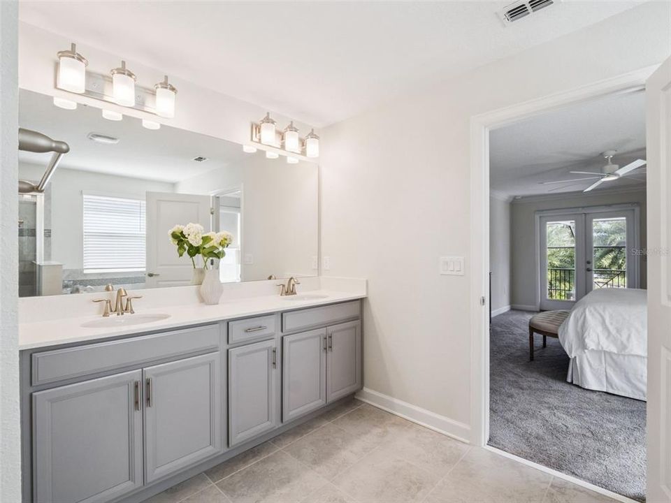 Activo con contrato: $1,045,000 (4 camas, 2 baños, 2817 Pies cuadrados)