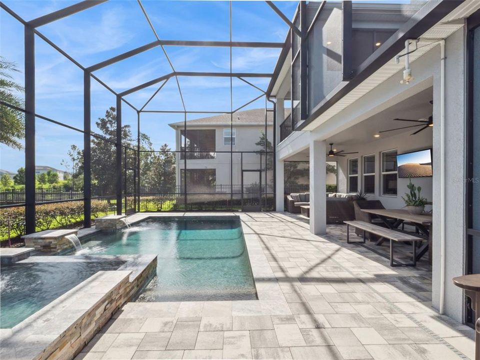 Activo con contrato: $1,045,000 (4 camas, 2 baños, 2817 Pies cuadrados)