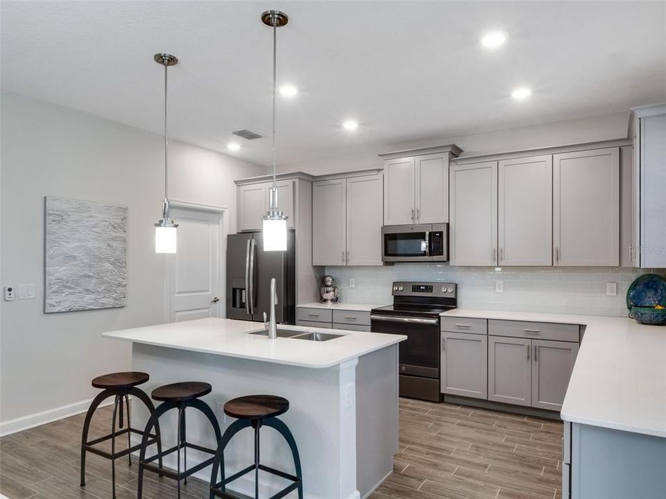 Activo con contrato: $1,045,000 (4 camas, 2 baños, 2817 Pies cuadrados)