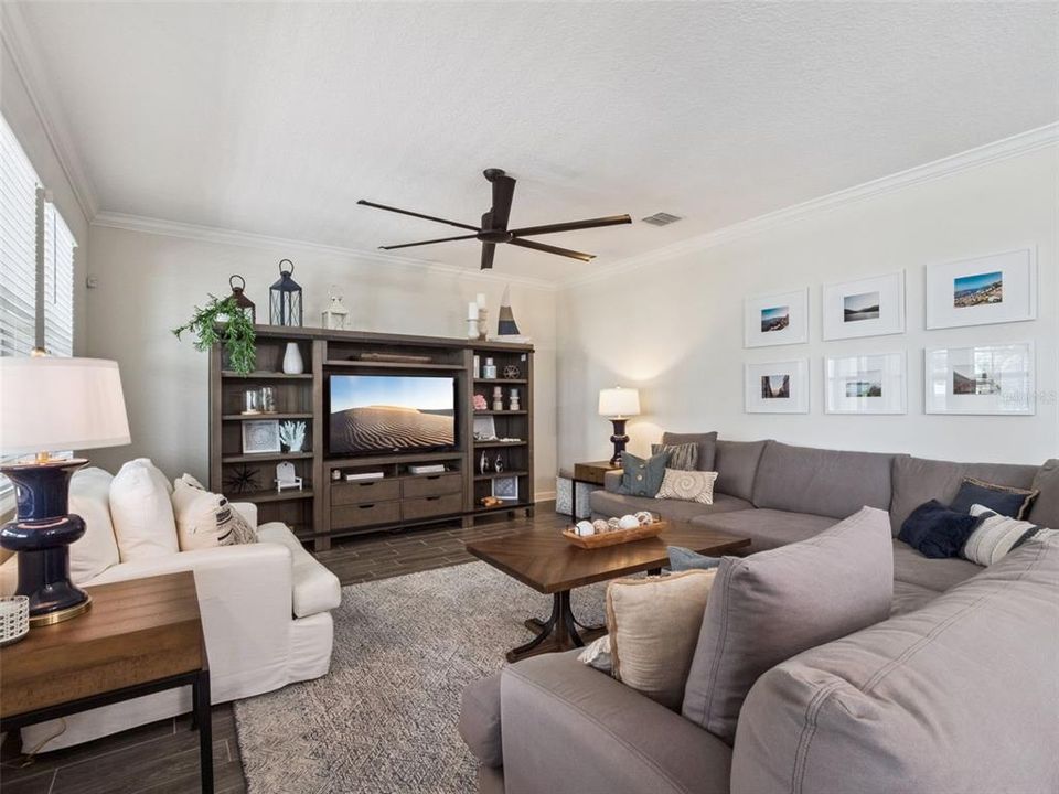 Activo con contrato: $1,045,000 (4 camas, 2 baños, 2817 Pies cuadrados)