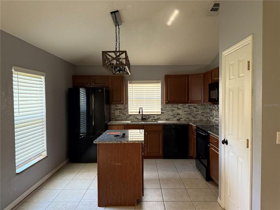 出租: $1,800 (3 贝兹, 2 浴室, 1672 平方英尺)