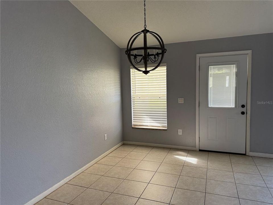 出租: $1,800 (3 贝兹, 2 浴室, 1672 平方英尺)