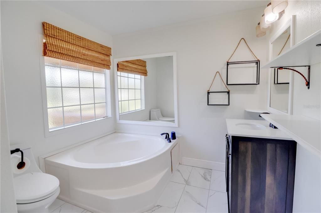 For Rent: $2,400 (3 beds, 2 baths, 1768 Square Feet)