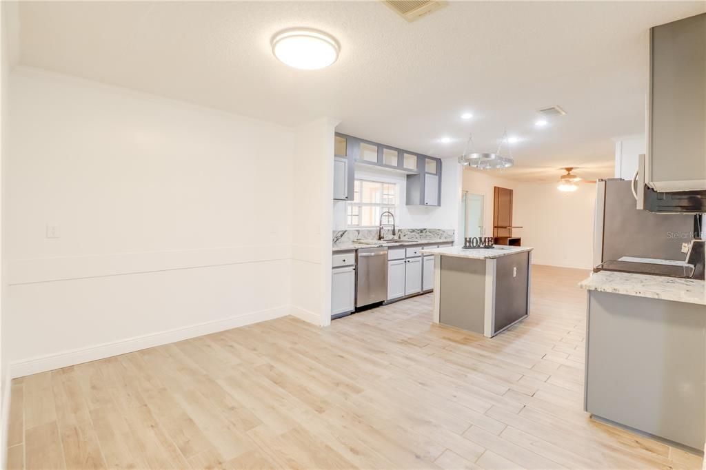 For Rent: $2,400 (3 beds, 2 baths, 1768 Square Feet)