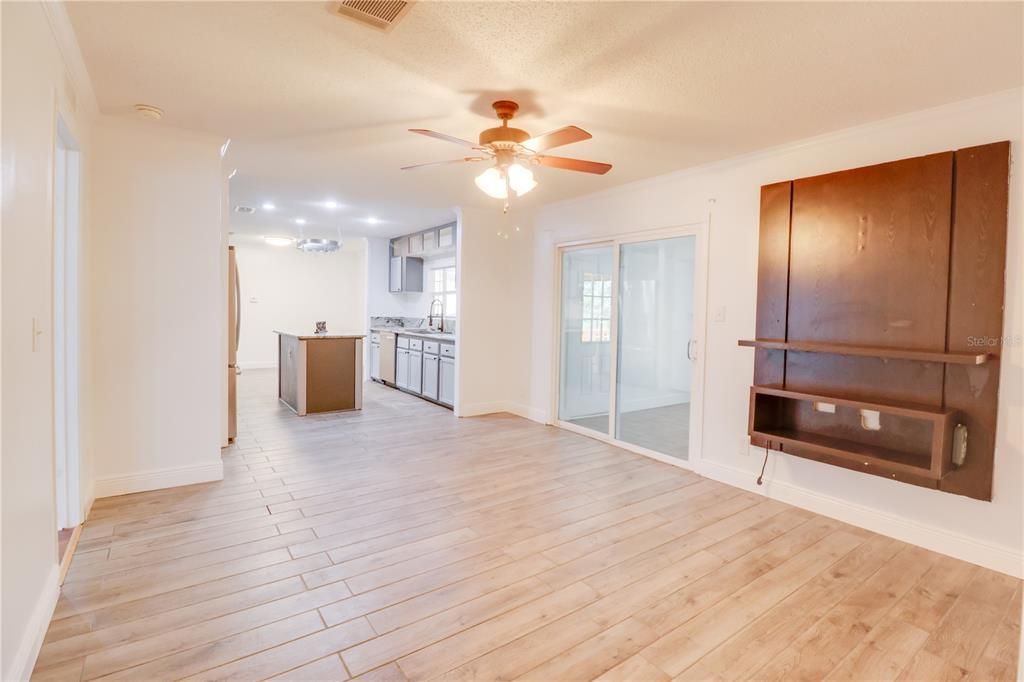 For Rent: $2,400 (3 beds, 2 baths, 1768 Square Feet)
