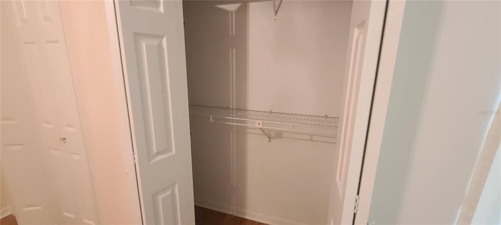 For Rent: $1,200 (2 beds, 1 baths, 1260 Square Feet)