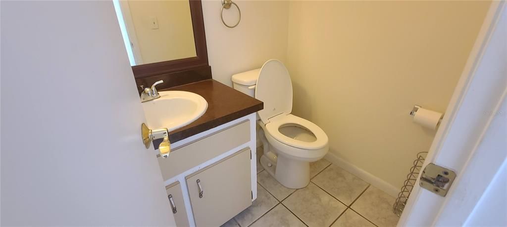 For Rent: $1,200 (2 beds, 1 baths, 1260 Square Feet)