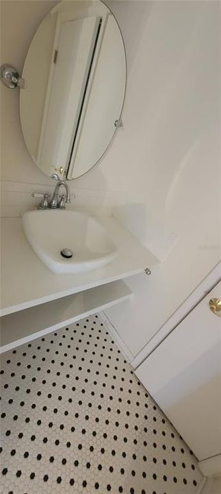 For Rent: $1,200 (2 beds, 1 baths, 1260 Square Feet)