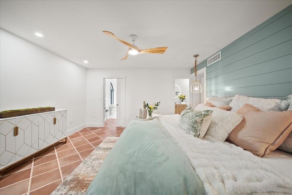 For Sale: $2,199,000 (3 beds, 3 baths, 2252 Square Feet)