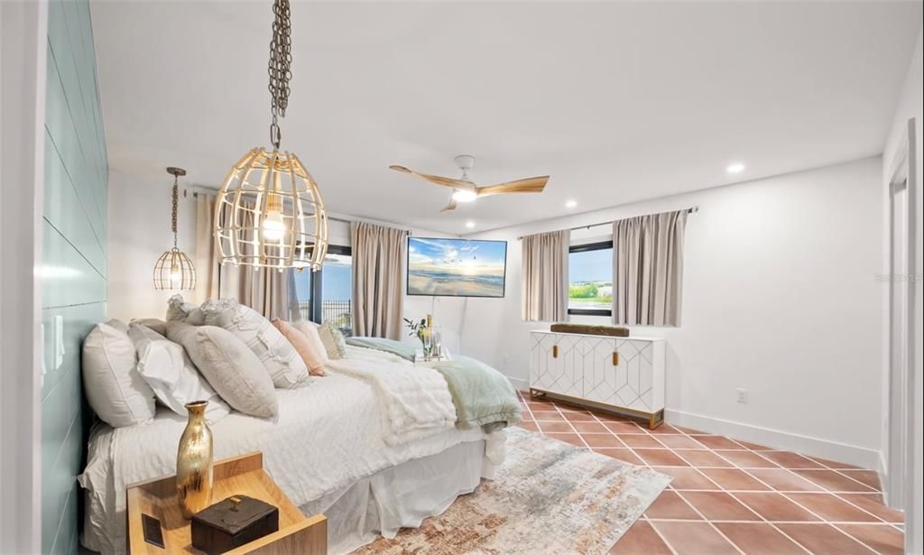 For Sale: $2,199,000 (3 beds, 3 baths, 2252 Square Feet)