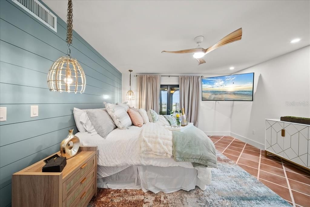 For Sale: $2,199,000 (3 beds, 3 baths, 2252 Square Feet)