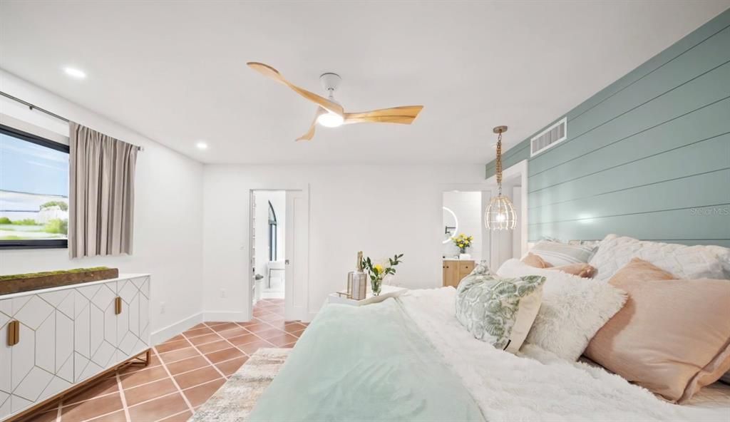 For Sale: $2,199,000 (3 beds, 3 baths, 2252 Square Feet)