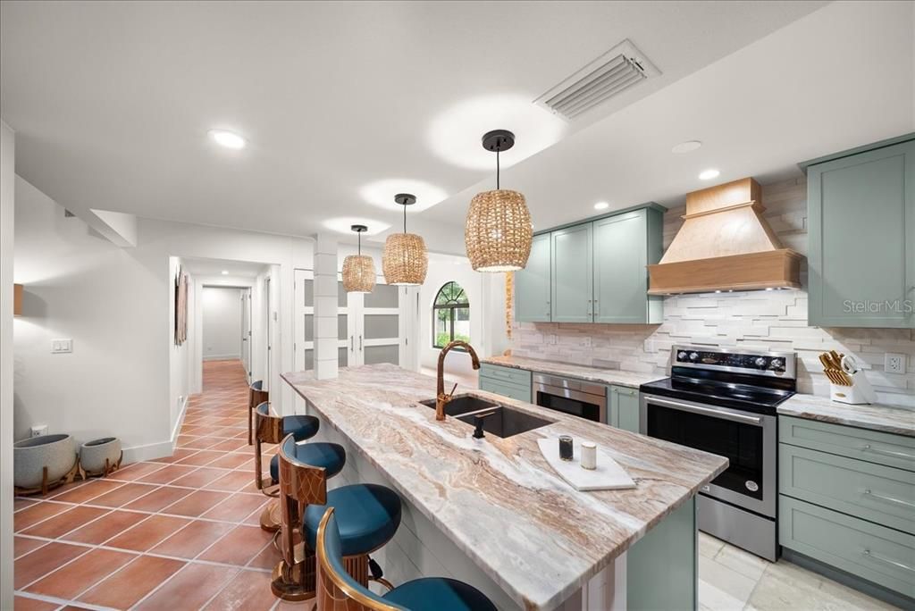 For Sale: $2,199,000 (3 beds, 3 baths, 2252 Square Feet)