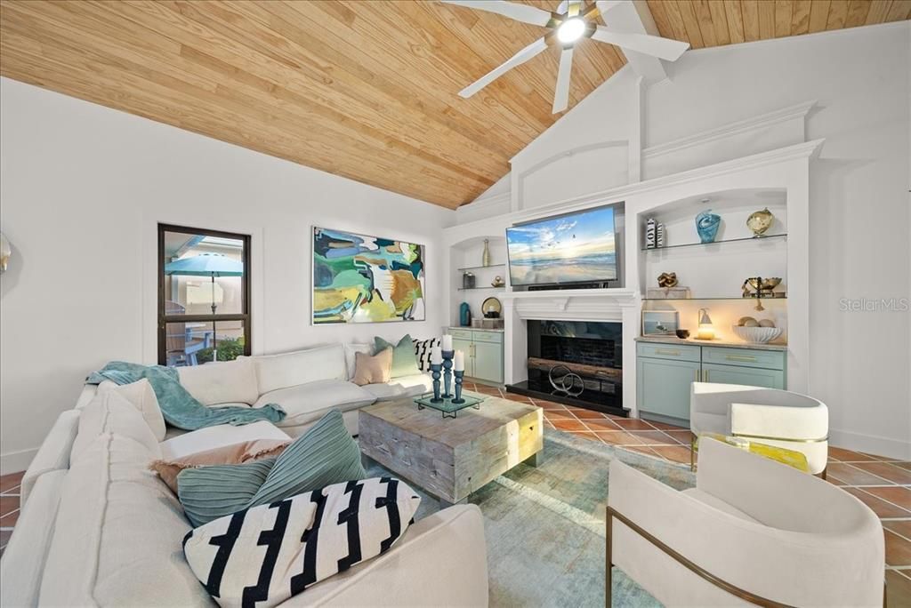 For Sale: $2,199,000 (3 beds, 3 baths, 2252 Square Feet)