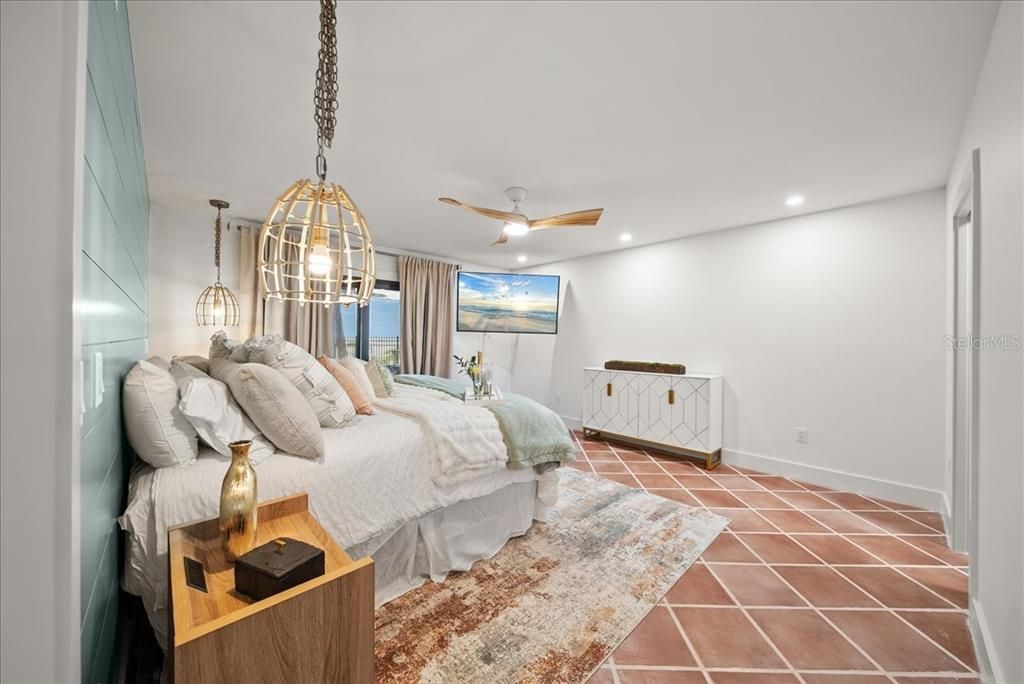 For Sale: $2,199,000 (3 beds, 3 baths, 2252 Square Feet)