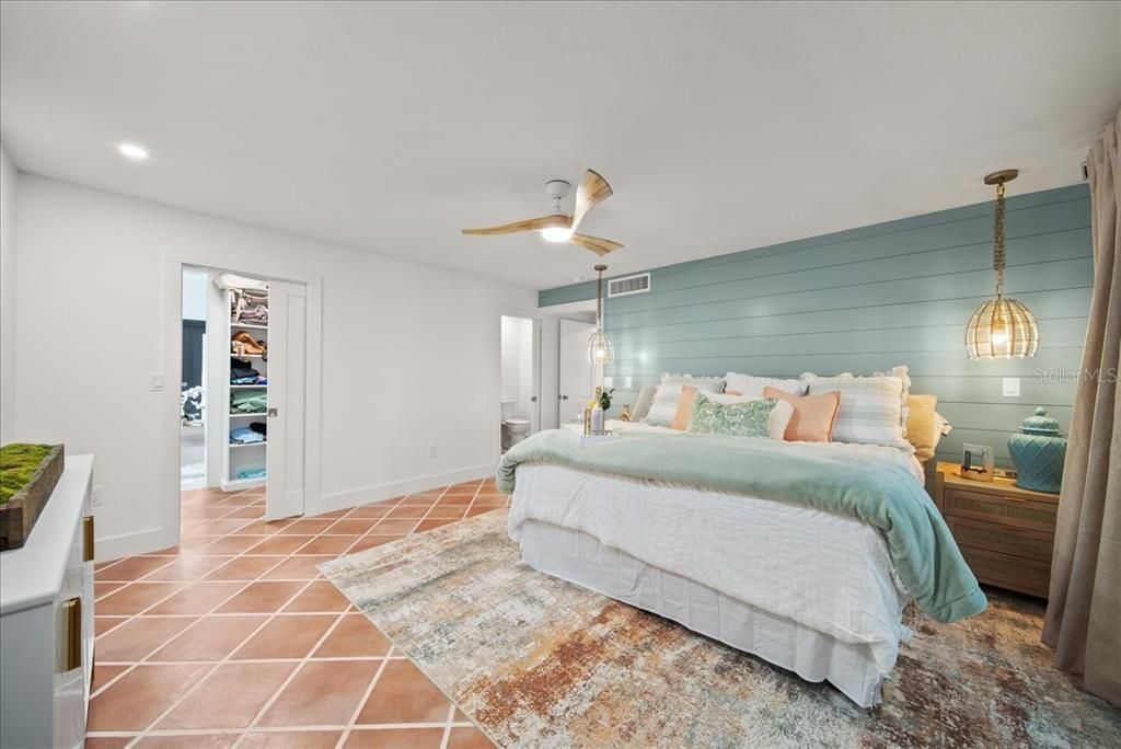 For Sale: $2,199,000 (3 beds, 3 baths, 2252 Square Feet)