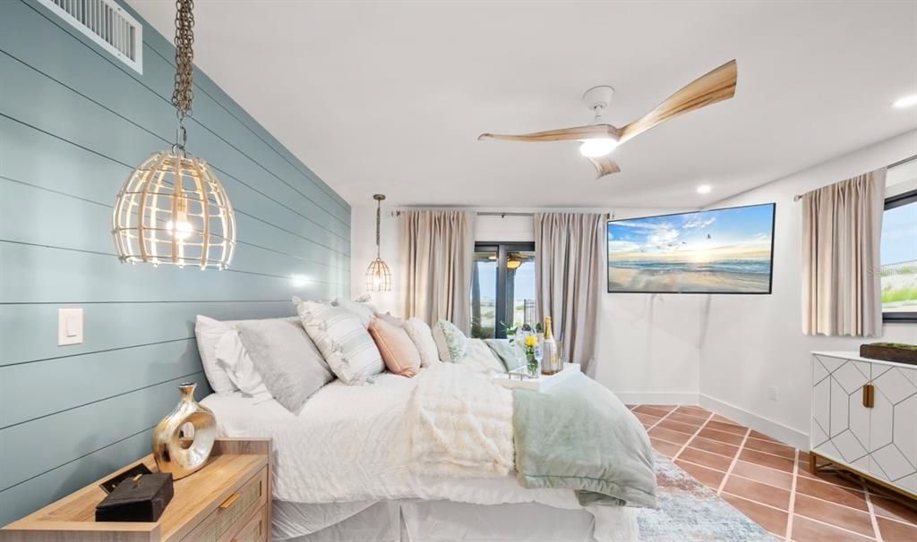 For Sale: $2,199,000 (3 beds, 3 baths, 2252 Square Feet)