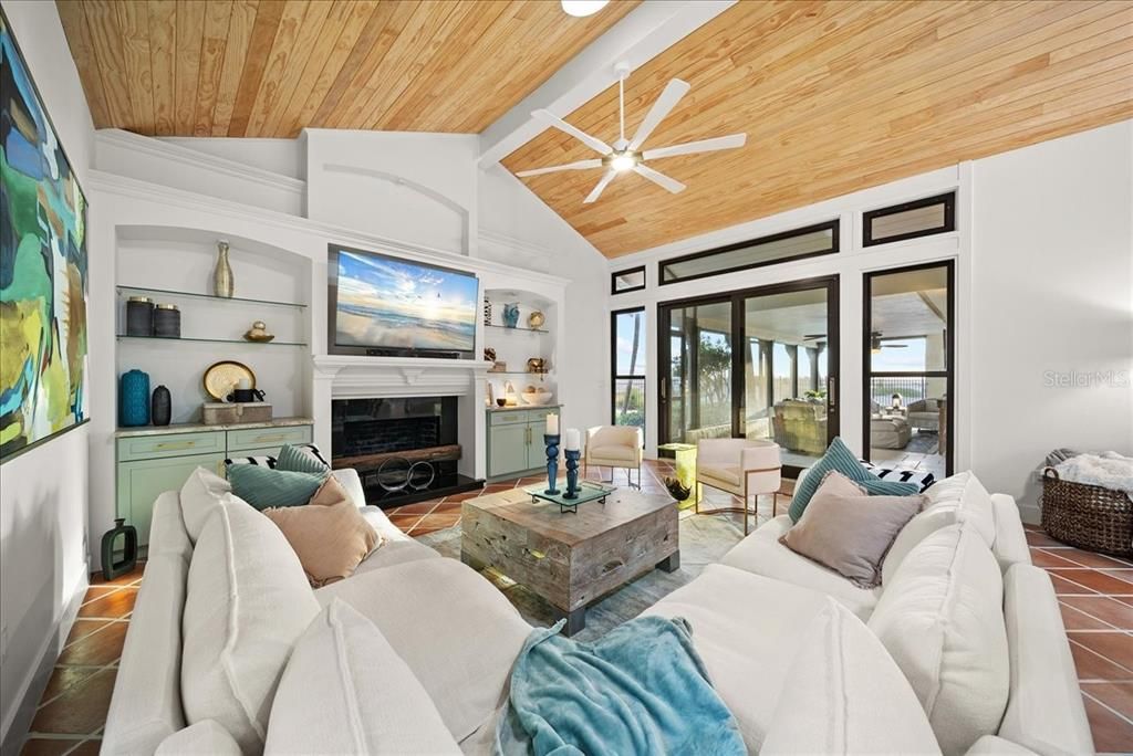 For Sale: $2,199,000 (3 beds, 3 baths, 2252 Square Feet)