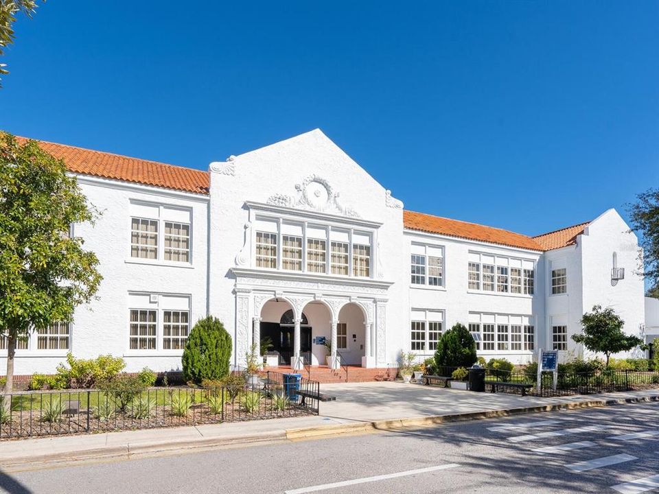 For Sale: $5,375,000 (5 beds, 4 baths, 4989 Square Feet)