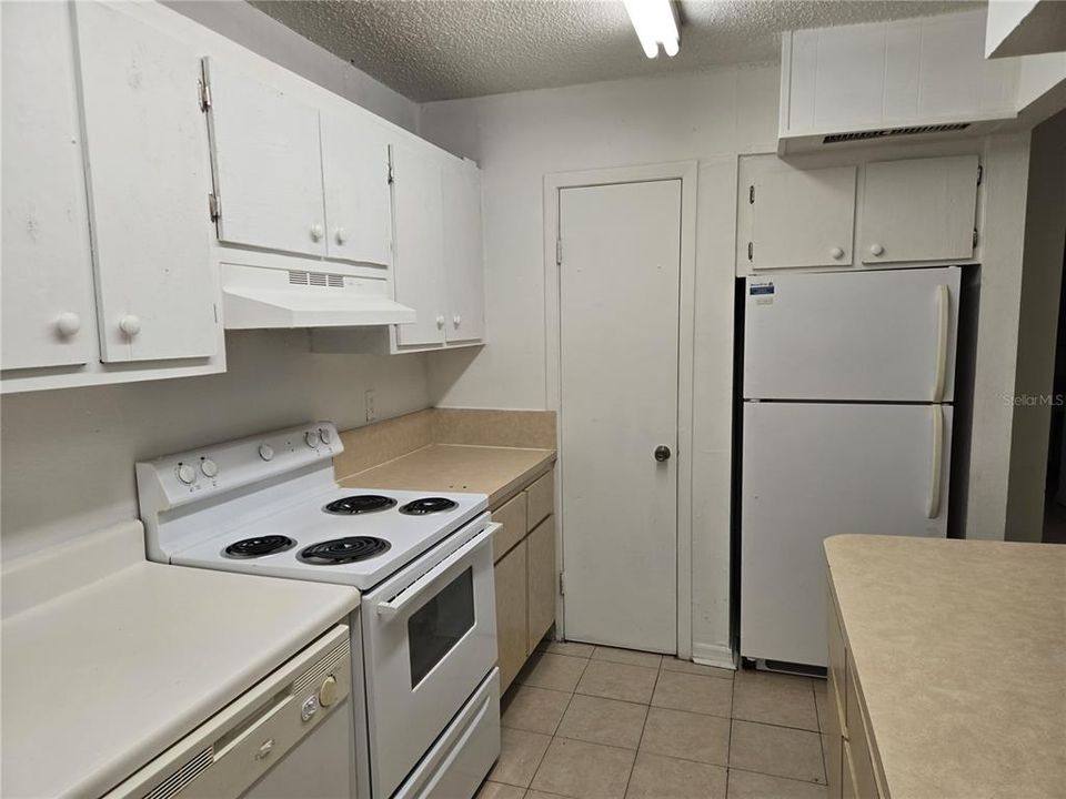 На продажу: $79,900 (1 спален, 1 ванн, 876 Квадратных фут)